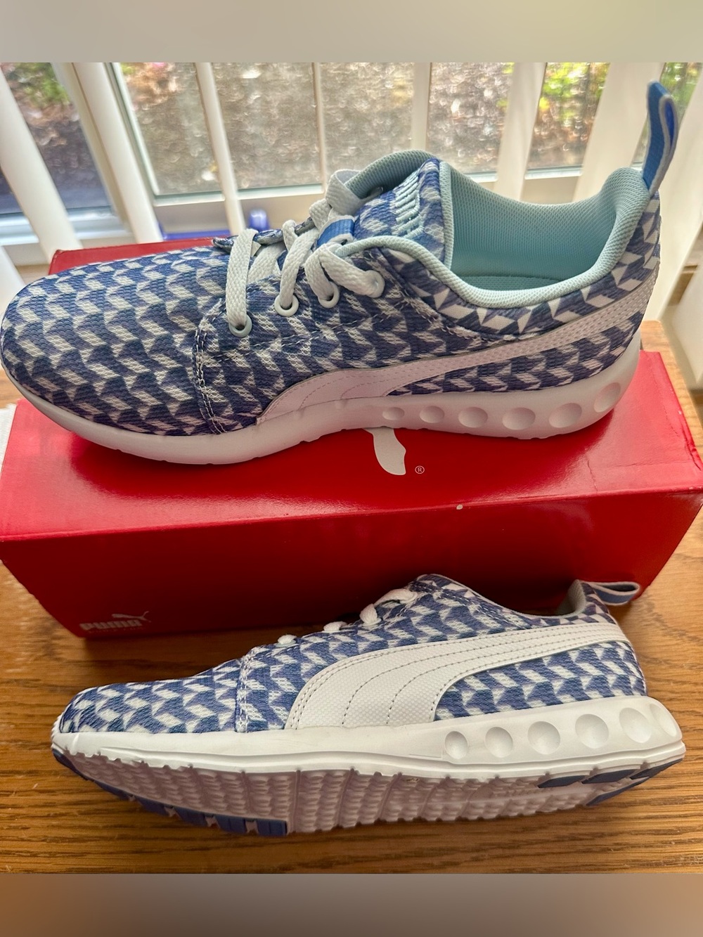 PUMA Carson Runner Glitz Womens running shoe - White/Ultramarine/Riviera, 8½ NEW